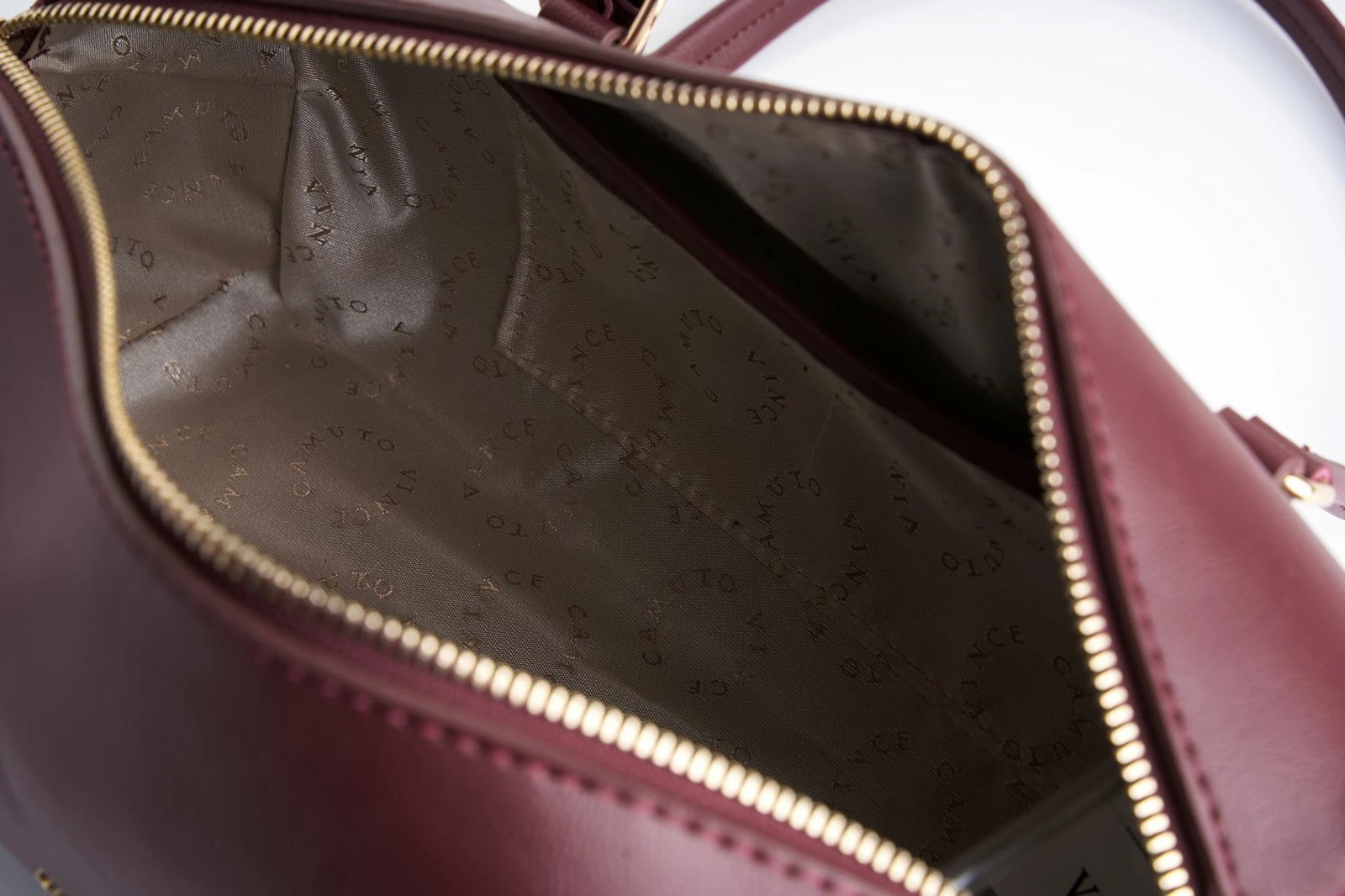 Çantë shpatullash Vince Camuto Treviso, ngjyrë burgundy