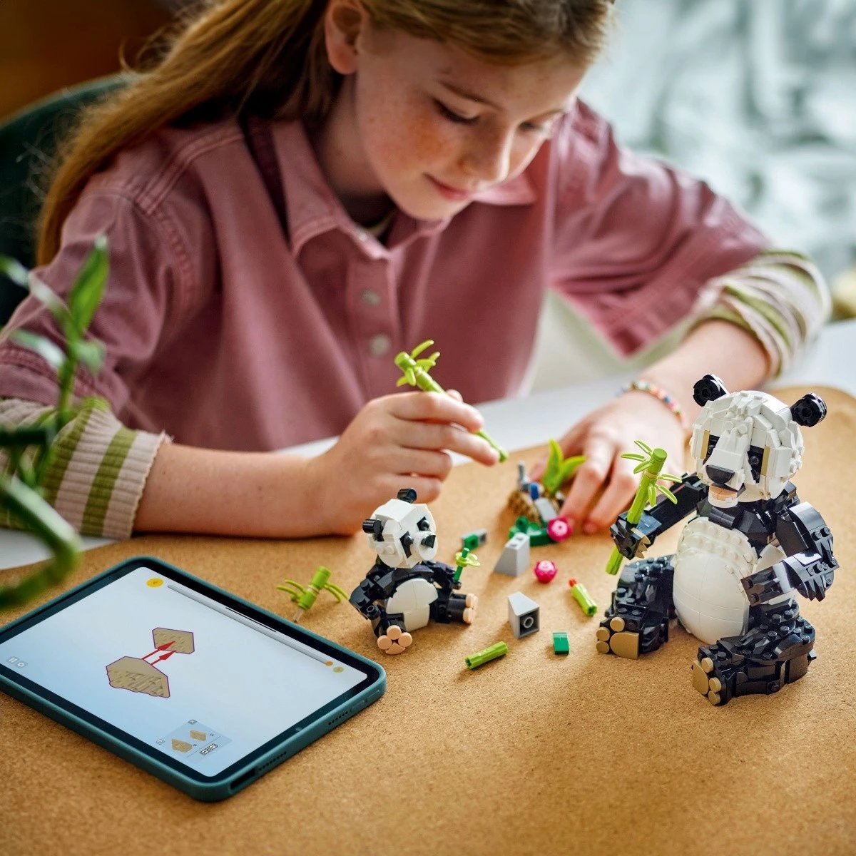 Set lodrash LEGO Creator 31165 Wild Animals: Panda Family, 626 pjesë, plastikë