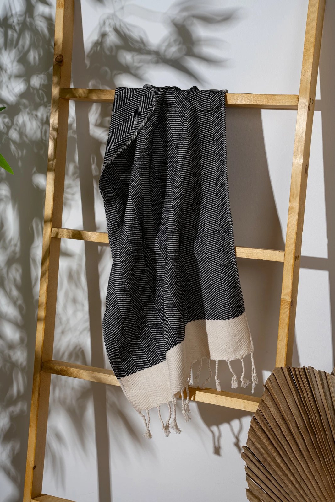 Peshqir duarësh Mijölnir, Baliksirti, i zi, 40x100cm