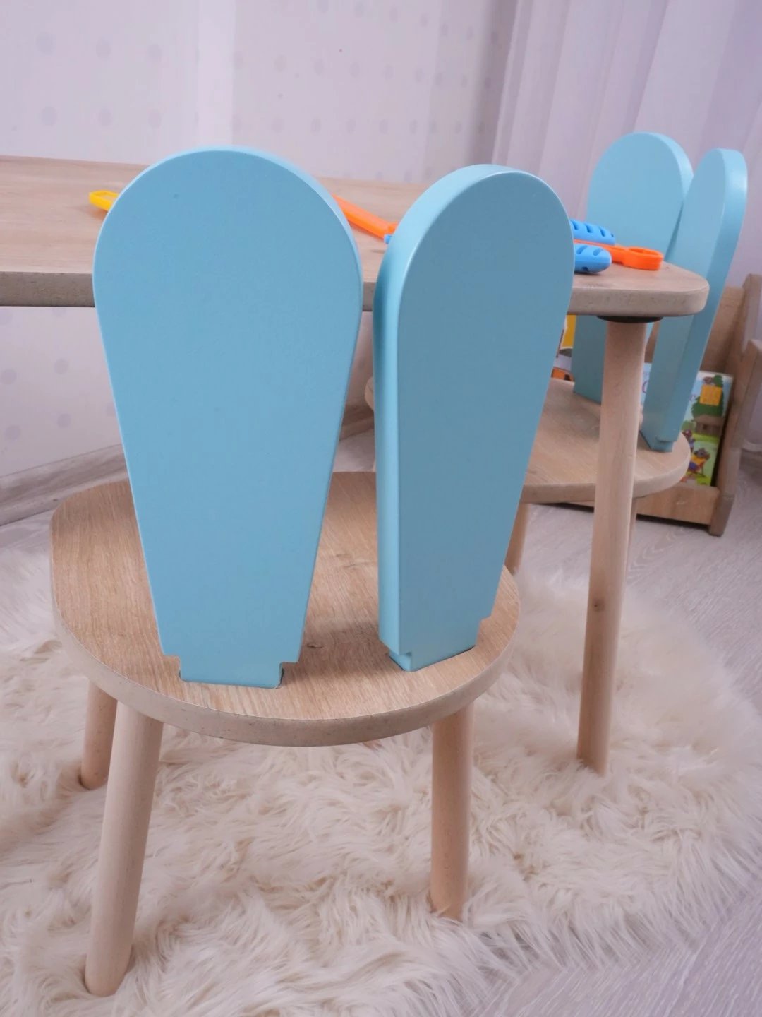 Set tavoline për fëmijë Hanah Home, me dy karrige lepurush, ngjyrë baby blue dhe kafe