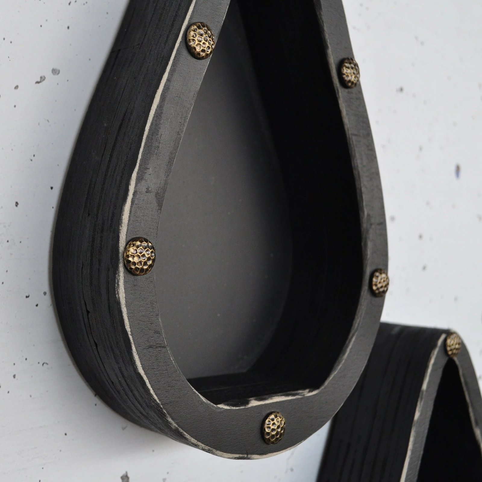 Raft dekorativ prej druri për mur, ngjyrë e zezë, Hanah Home, Raf291 (set prej 2 copash)