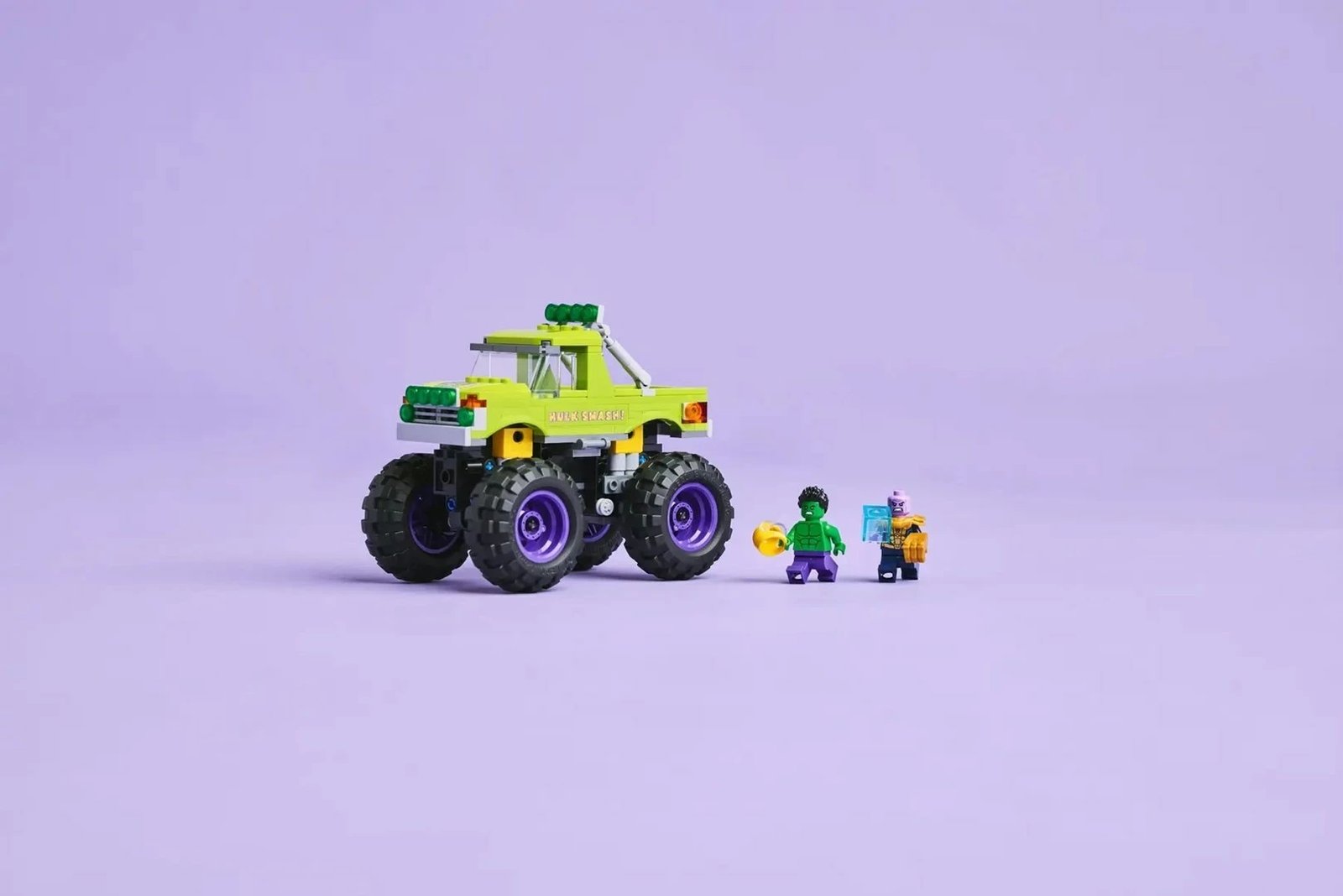 Set LEGO Marvel 76312 The Hulk Truck vs. Thanos, 2 minifigura