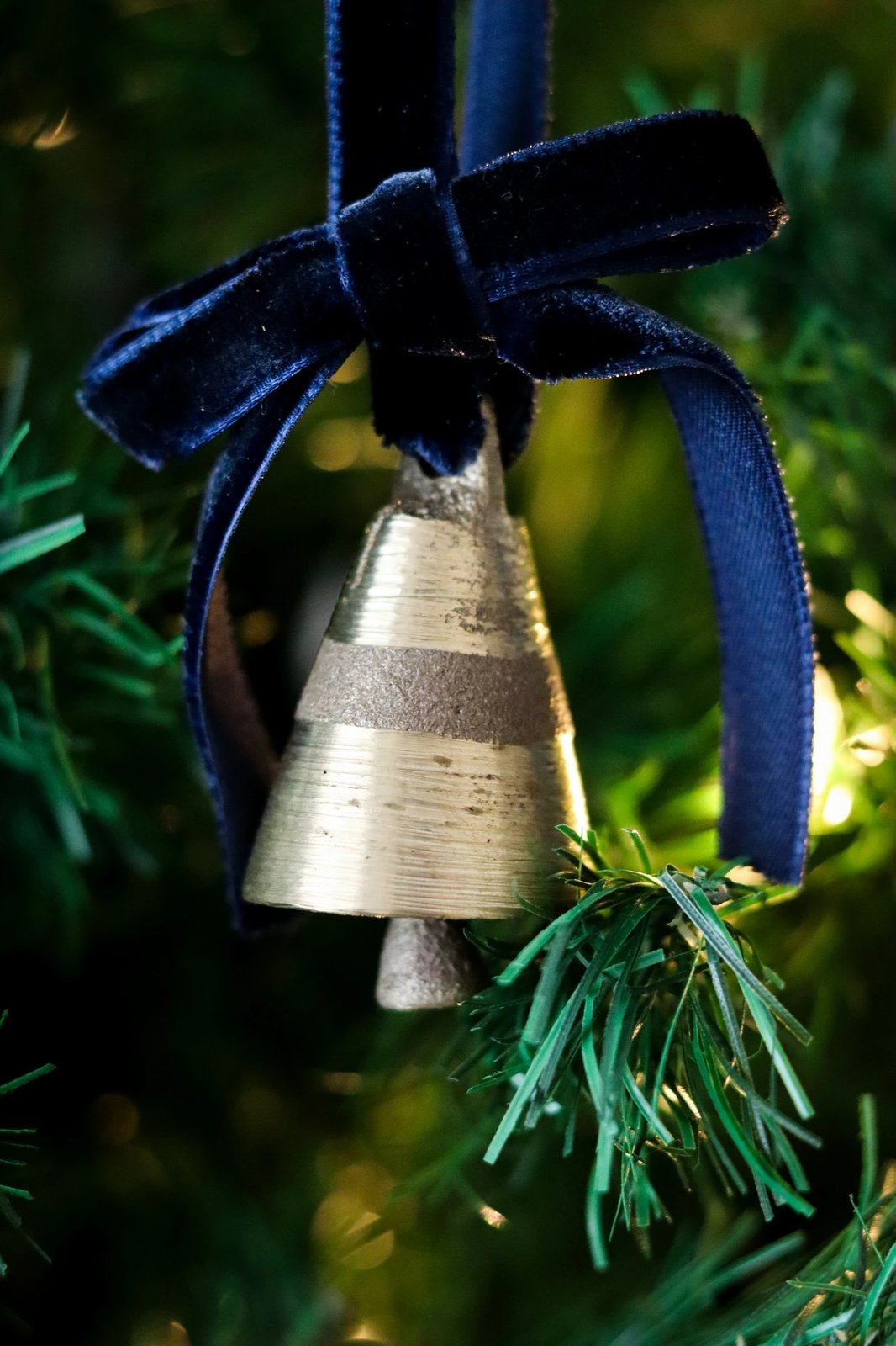 Dekor për pemë të Vitit të Ri, kadife ngjyrë kaltër e errët, Evila Originals, BSY243, 4x12cm