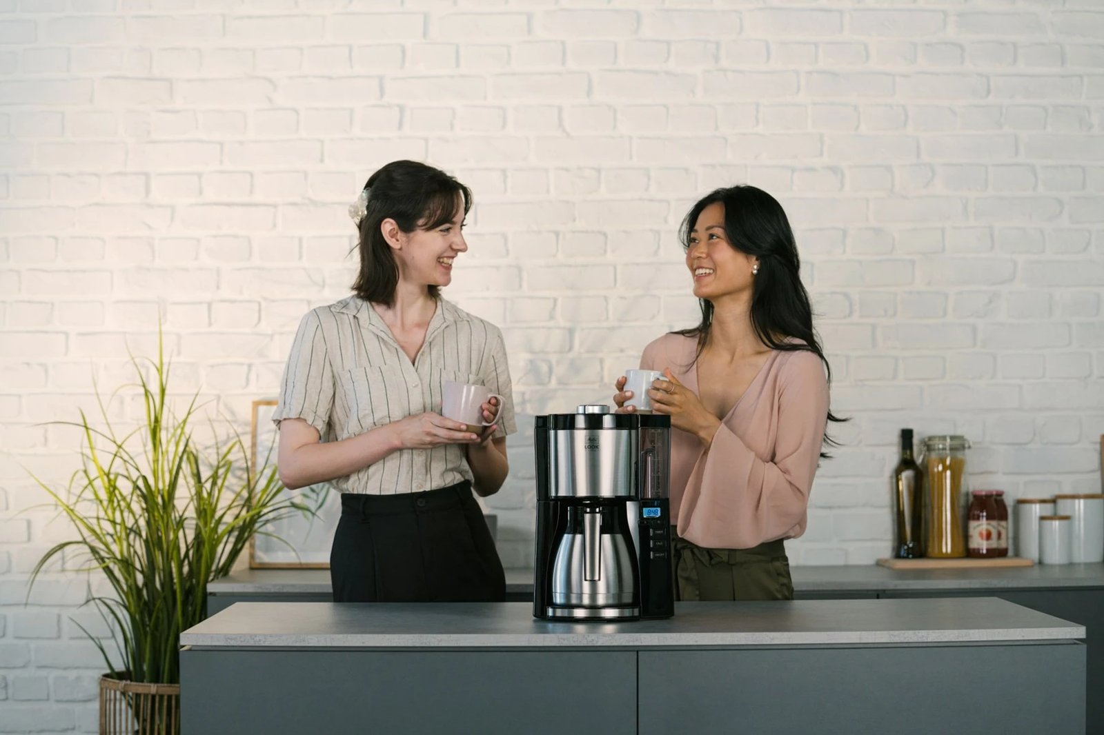 Aparat kafeje Melitta 1025-18, i zi Aparat kafeje Melitta 1025-18, i zi