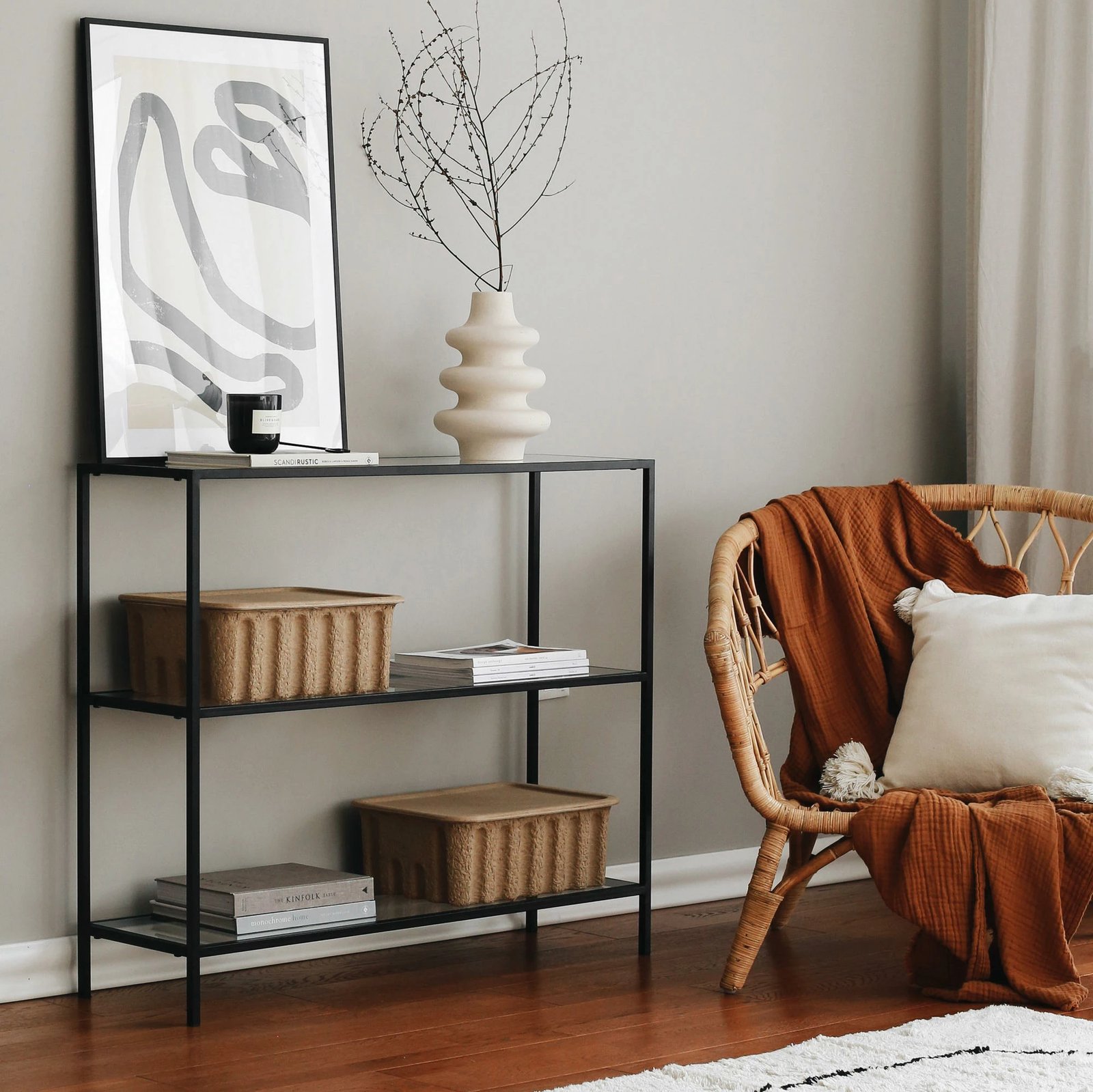 Komodë Hanah Home, D100, ngjyrë e zezë, xham i temperuar, metal