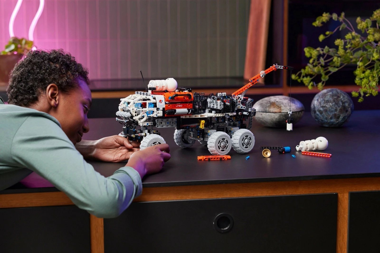 Set ndërtimi LEGO Technic Mars Exploration Rover 42180, plastikë, 1599 pjesë, për fëmijë 11+