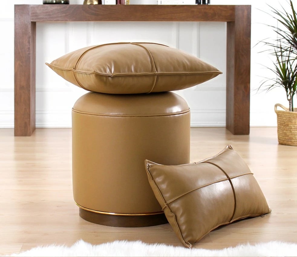 Jastëk dekorativ prej lëkure sintetike, ngjyrë deve, Dobsett, 50x50cm