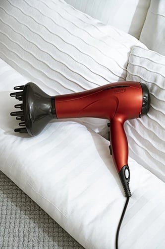 Tharëse flokësh, Camry CR 2253, 2000-2400W, 2 shpejtësi, 3 temperatura, me difuzer dhe koncentrator, e kuqe