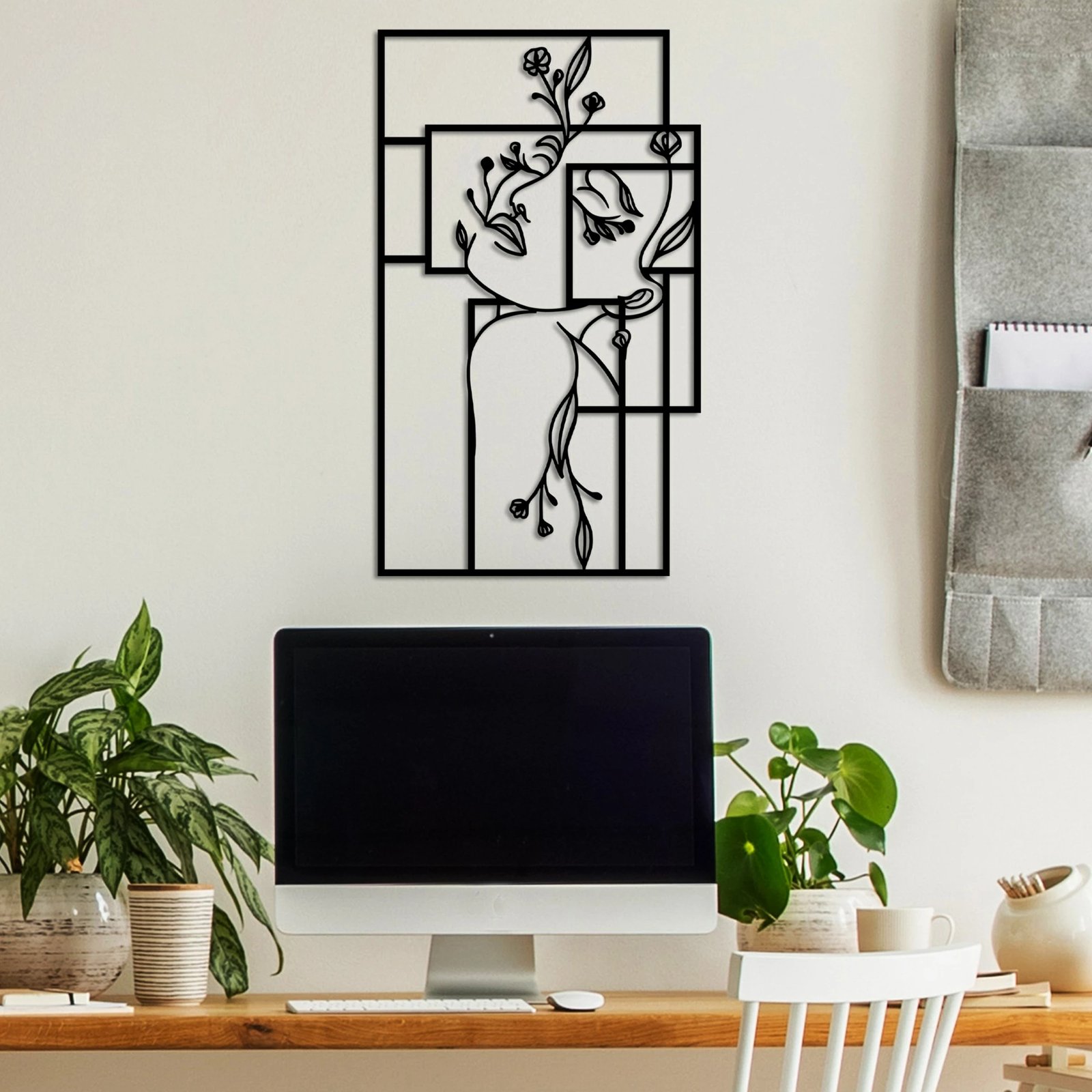 Aksesor dekorativ metalik për mur, Wallity, Flower Woman 1 - M, ngjyrë e zezë, 50x30cm