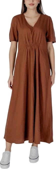 Fustan B.young, femra, kafe