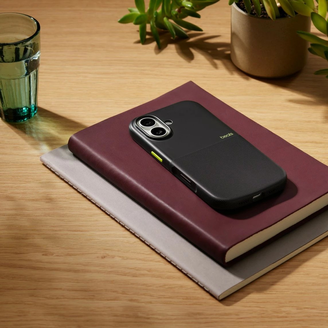 Mbështjellës Apple Beats Rugged Case për iPhone 17, MagSafe, Himalayan Black