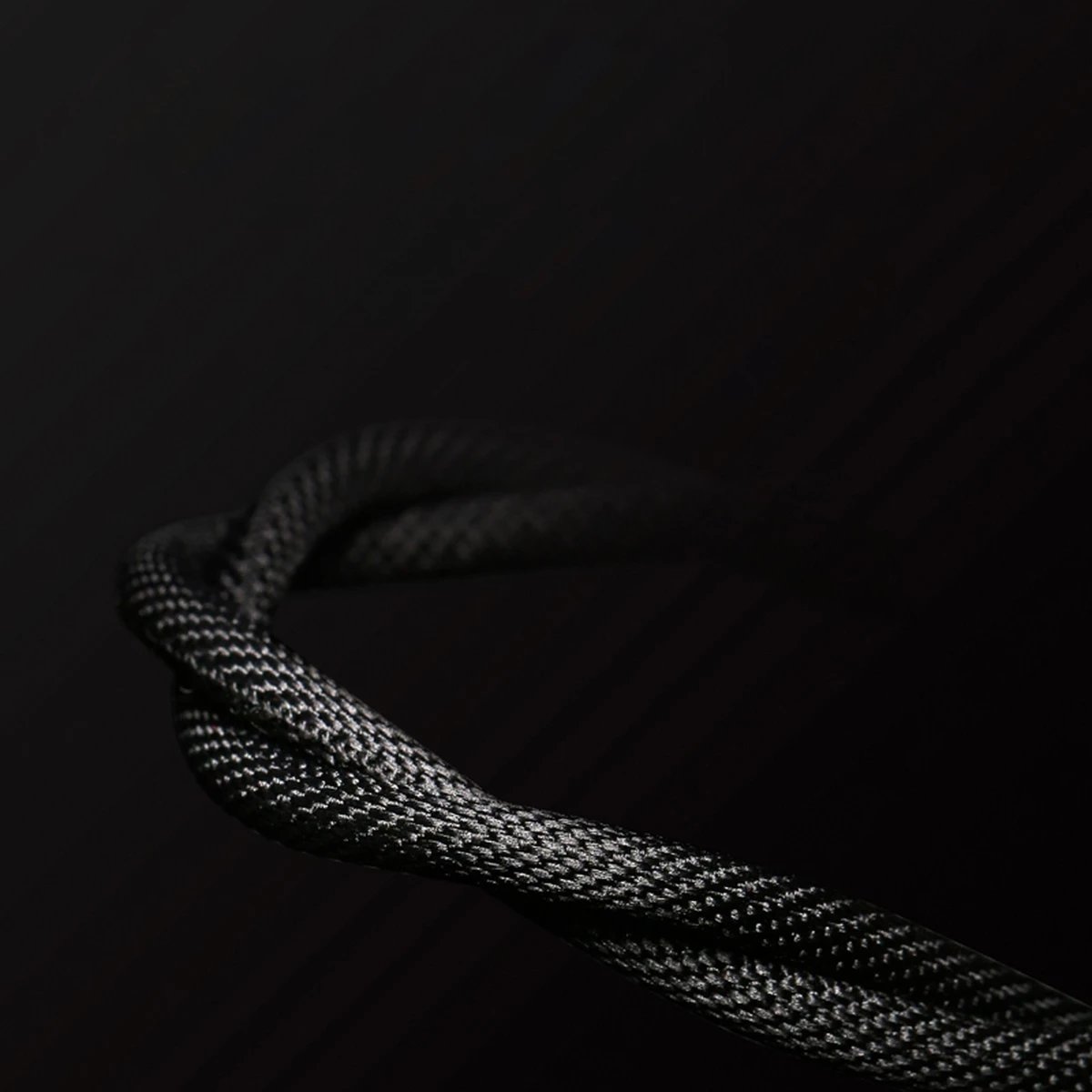 Kabllo audio AUX Baseus Yiven M30, 1m, mini jack 3.5mm, argjendtë-e zezë Kabllo audio AUX Baseus Yiven M30, 1m, mini jack 3.5mm, argjendtë-e zezë