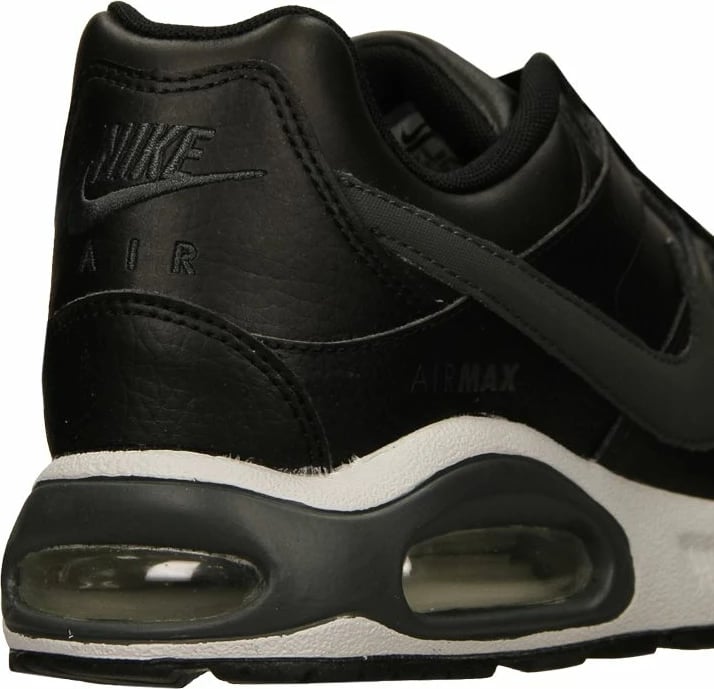 Atlete për meshkuj Nike, të zeza