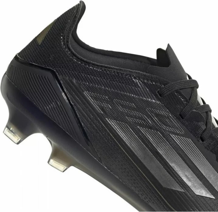 Atlete futbolli adidas për meshkuj dhe fëmijë, të zeza Atlete futbolli adidas për meshkuj dhe fëmijë, të zeza