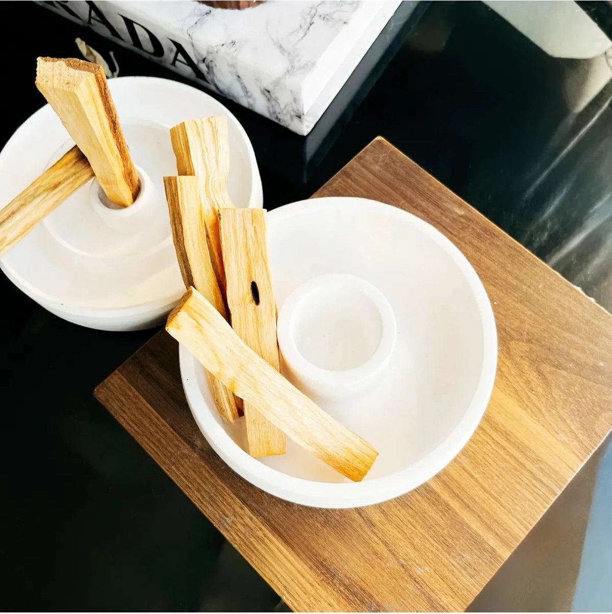 Enë qeramike për tymosje Palo Santo, Evila Originals, ngjyrë kafe