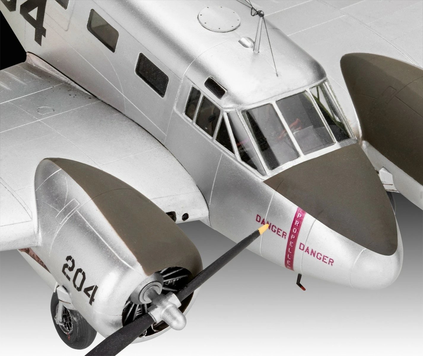 Model plastik avion Revell Beechcraft Model 18, 1:48, 131 pjesë
