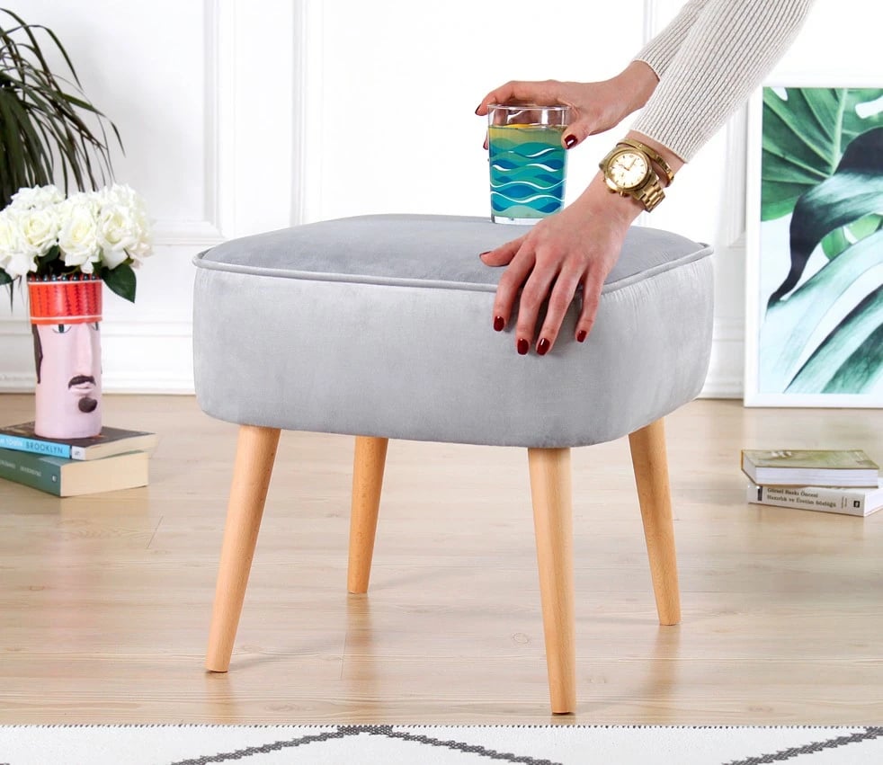 Puf Atelier del Sofa, Moouv 7080, kadife, këmbë druri, ngjyrë gri e çelët