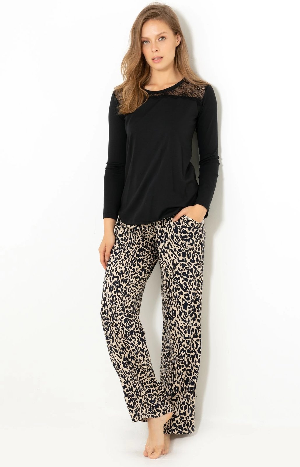 Set pizhamash për gra, Jumeon, 002-000255, e zezë