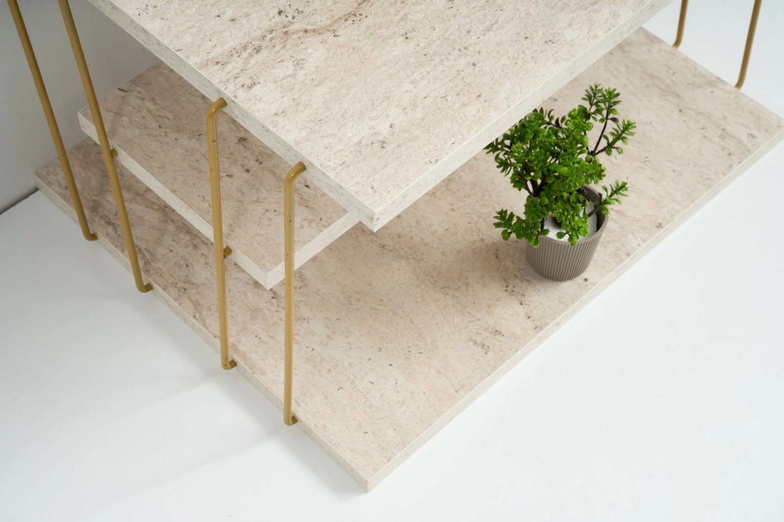 Tavolinë anësore Hanah Home, Lifon, ngjyrë ari, travertin