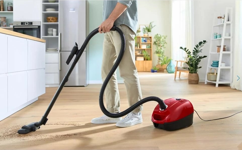 Fshesë me korrent Bosch Serie 4 BGD38RD1H, 600 W, Drum, 4 L, e kuqe
