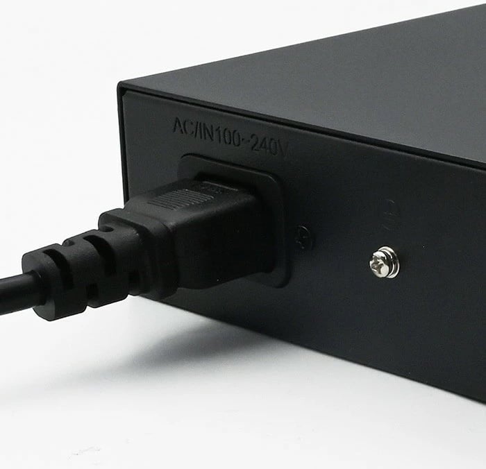 Switch PoE gigabit, Qoltec 52292, 16x RJ45 PoE 10/100, 2x RJ45 uplink 1000 Mbps, 2x SFP 1000 Mbps, unmanaged