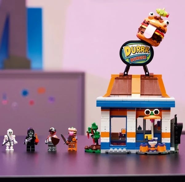 Set LEGO Fortnite Durrr Burger Restaurant 77076, 546 pjesë