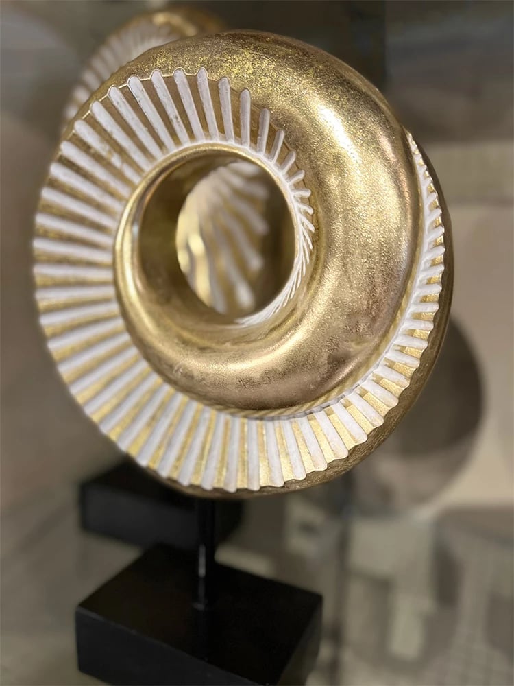 Dekor spirale totem, polirezine, ngjyrë ari-e zezë, 23x8x35cm