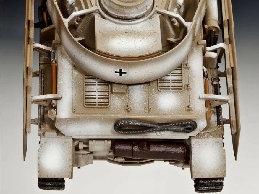 Model plastik tanku Revell PzKpfw IV Ausf. H, 1:72, set me ngjyra dhe ngjitës Model plastik tanku Revell PzKpfw IV Ausf. H, 1:72, set me ngjyra dhe ngjitës