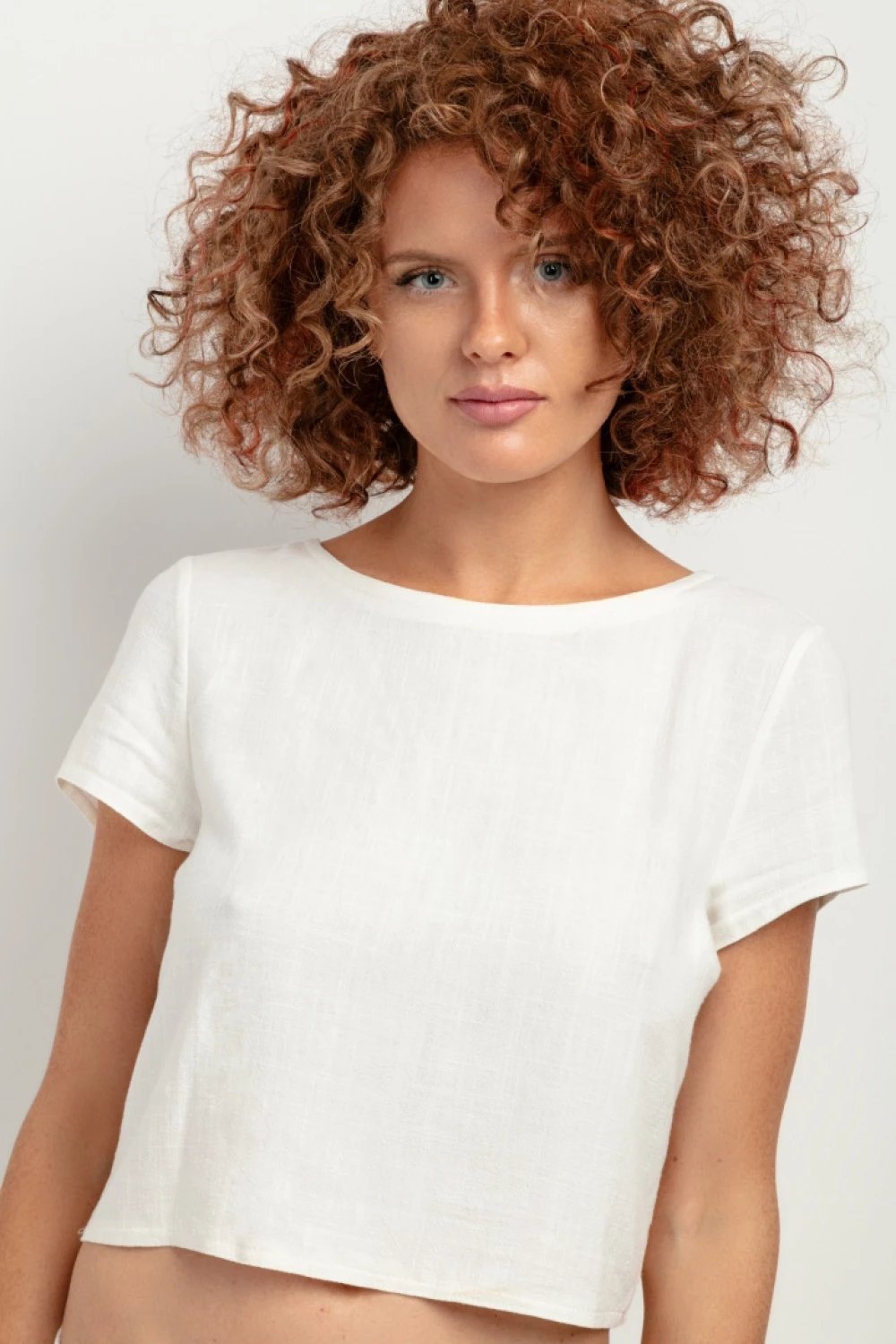 Maicë për femra Tessita model 198538, e bardhë