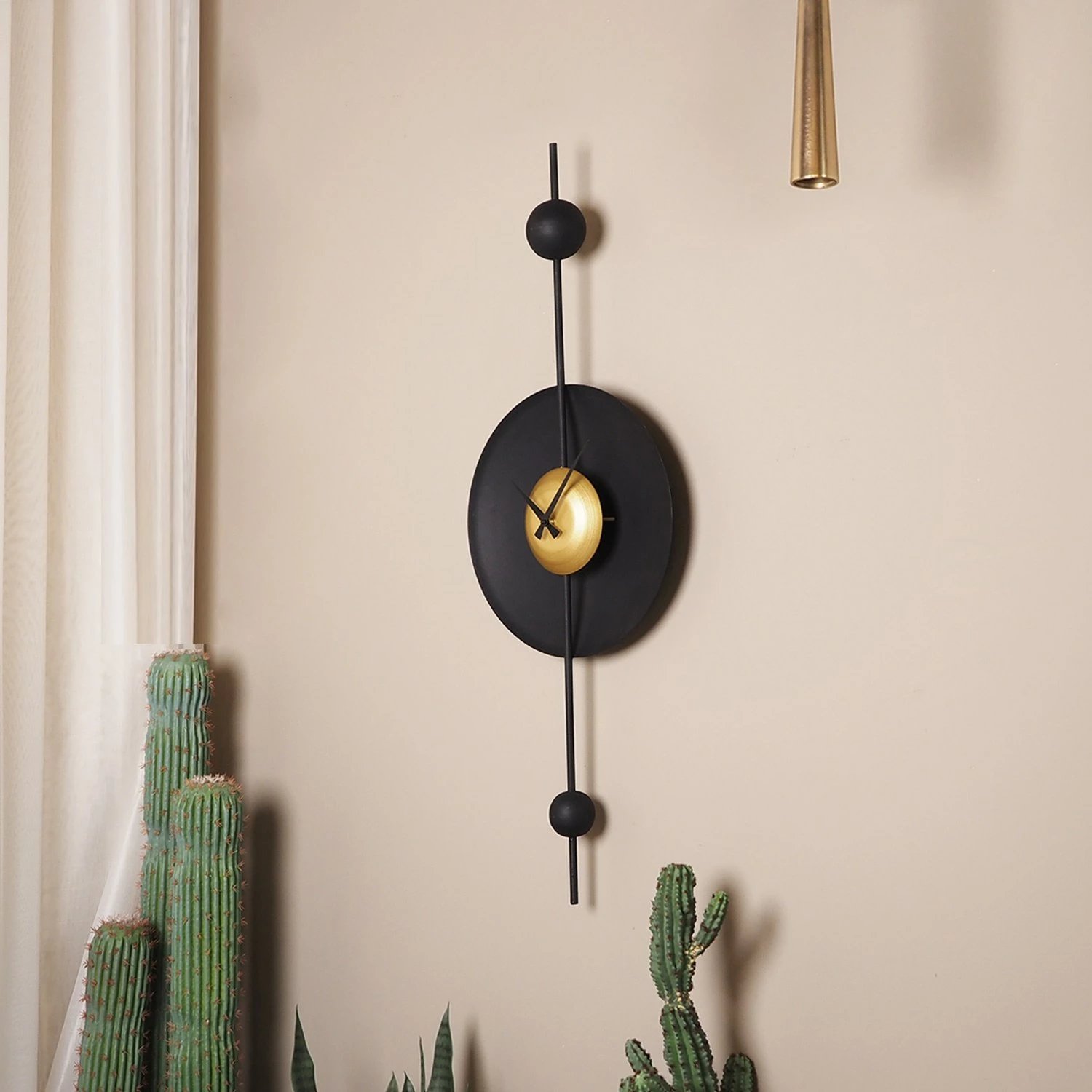 Orë muri dekorative prej metali, Wallity, APS138LSAA, e artë dhe e zezë