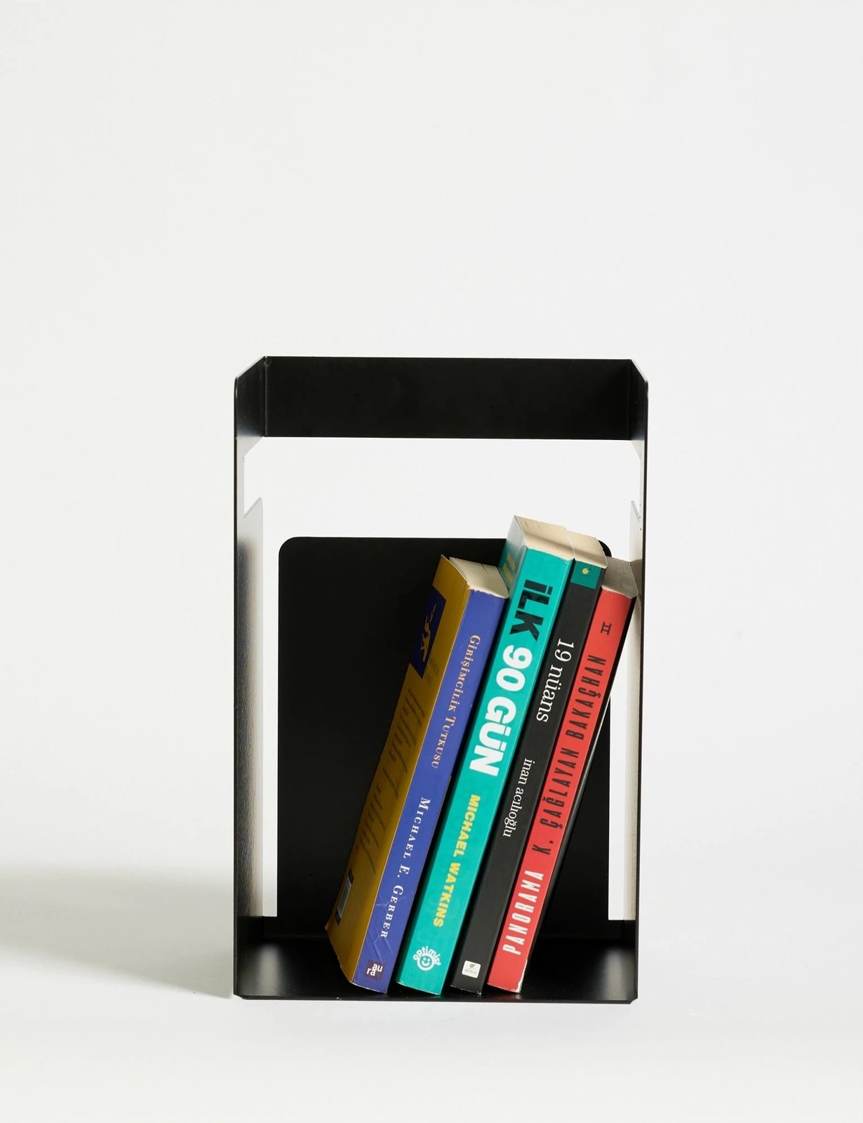 Mbajtës librash Skye Decor, formë kube, ngjyrë e zezë