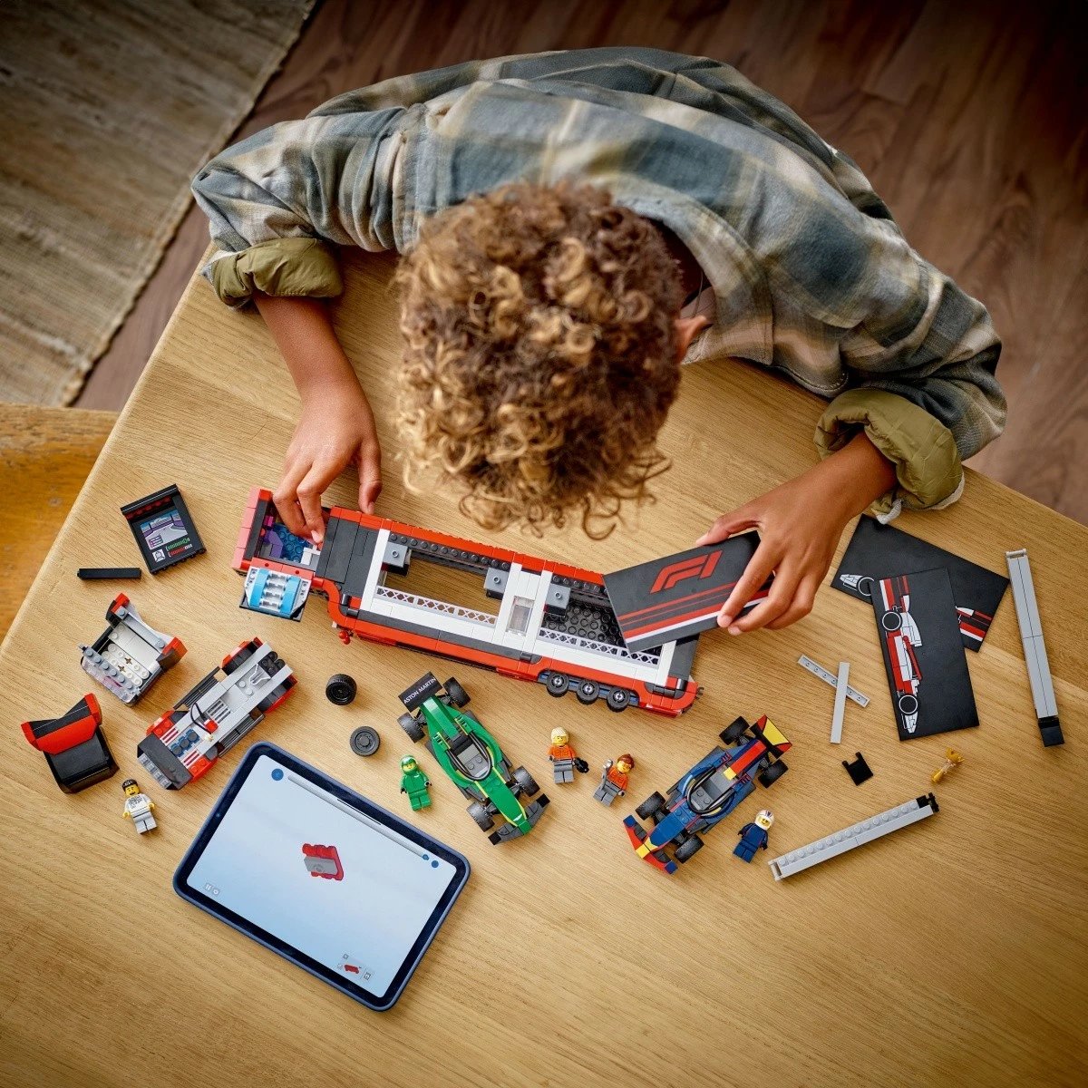 Set LEGO City 60445, F1 Truck me RB20 dhe AMR24 F1 Cars, 1086 pjesë