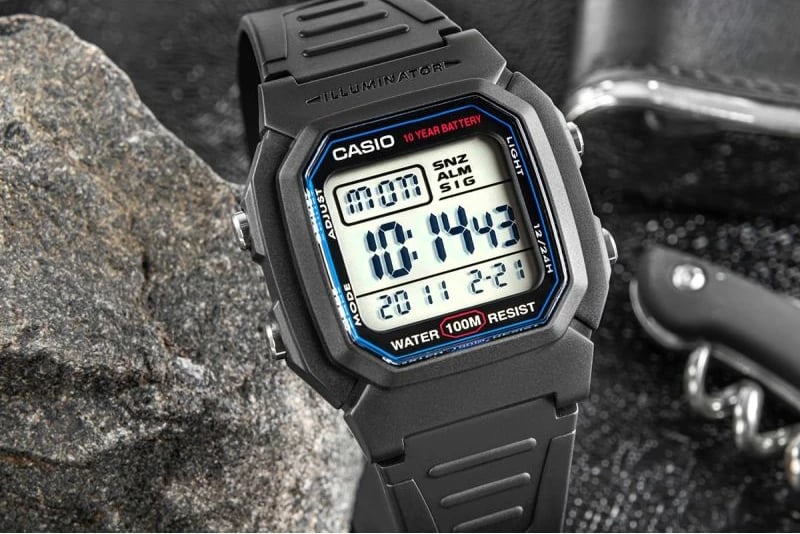 Orë dore për meshkuj CASIO, e zezë