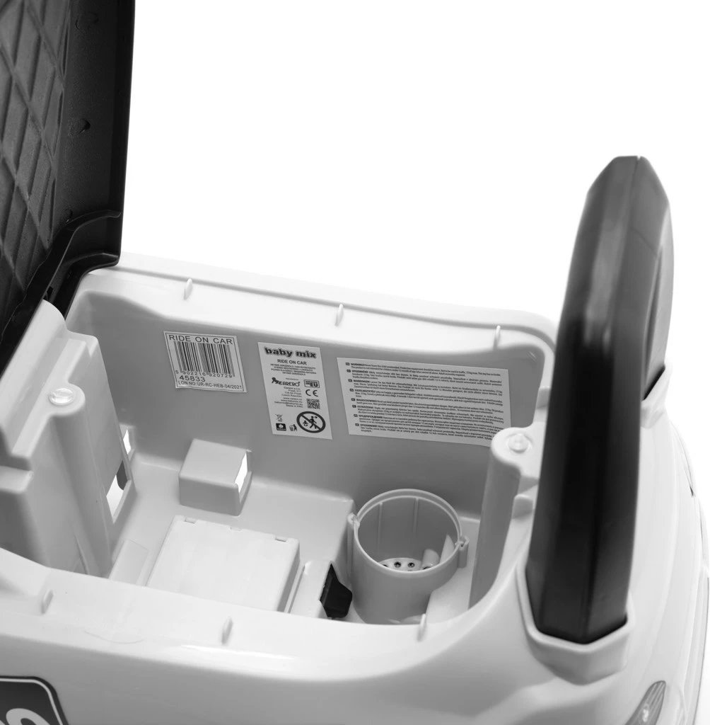 makinë ride-on për fëmijë, Baby Mix RACER, 12m+, ngarkesë 25 kg, ndarje nën sedilje, panel zëri, e bardhë