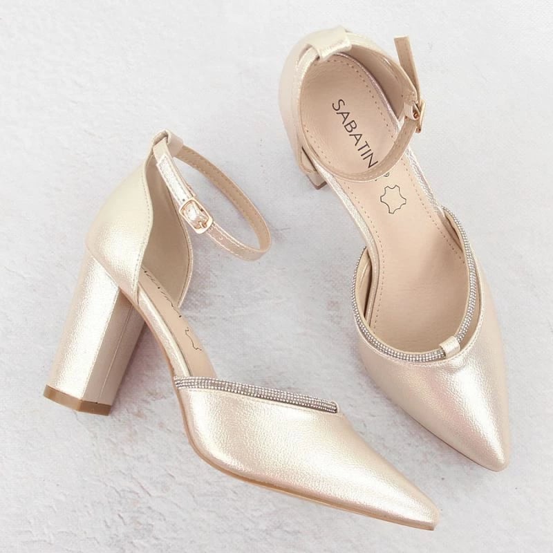 Sandale të mbyllura për femra Sabatina, bezhë