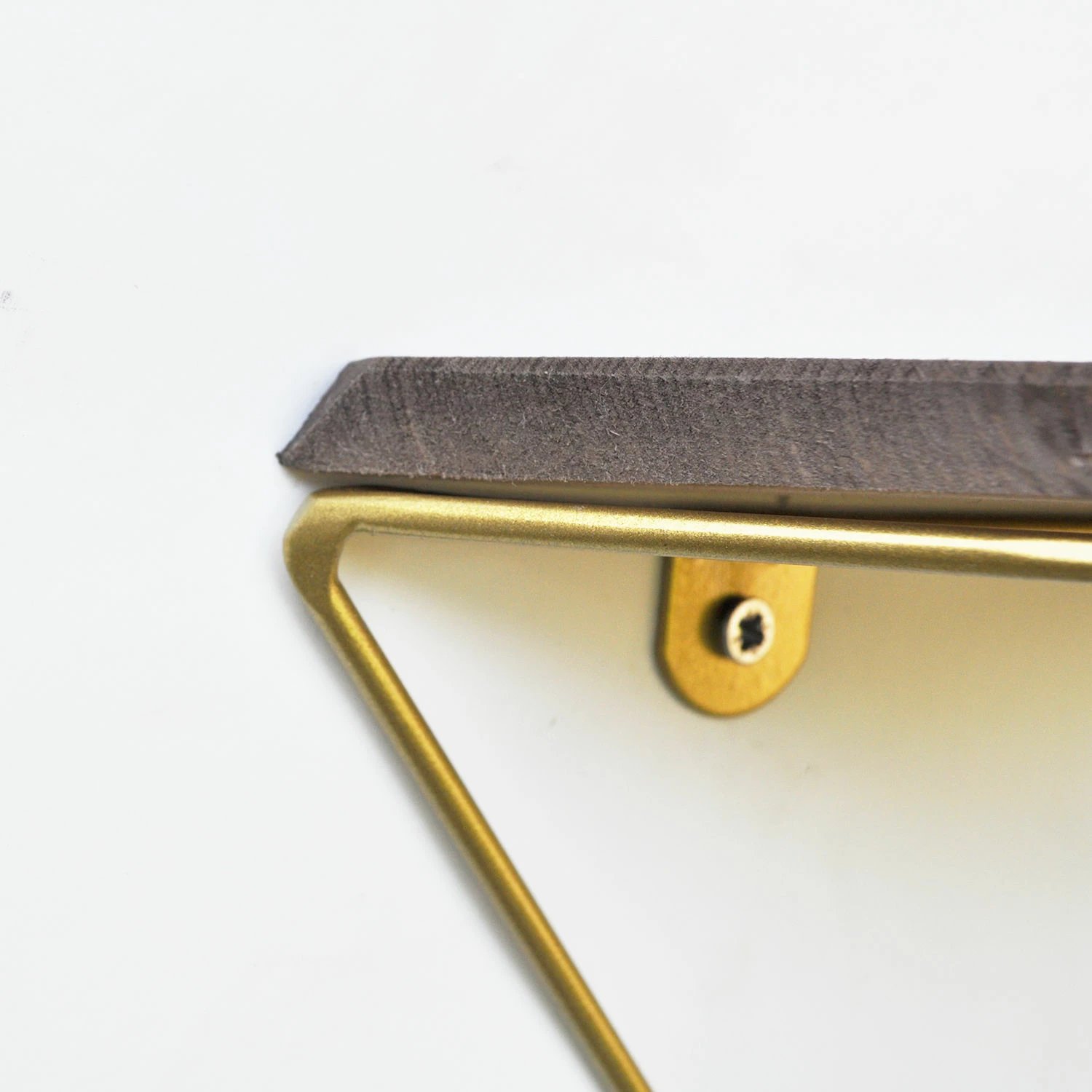 Raft dekorativ prej druri për mur, ngjyrë arre dhe ari, Hanah Home, Wr076