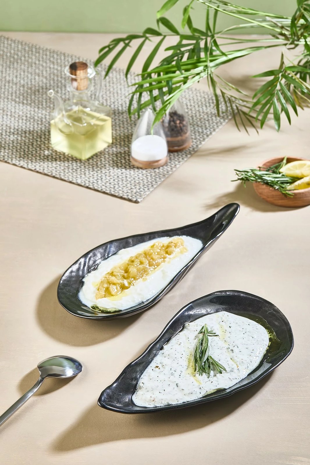 Set pjatash shërbimi (2 copë), Hermia, Istiridye, ngjyrë e zezë