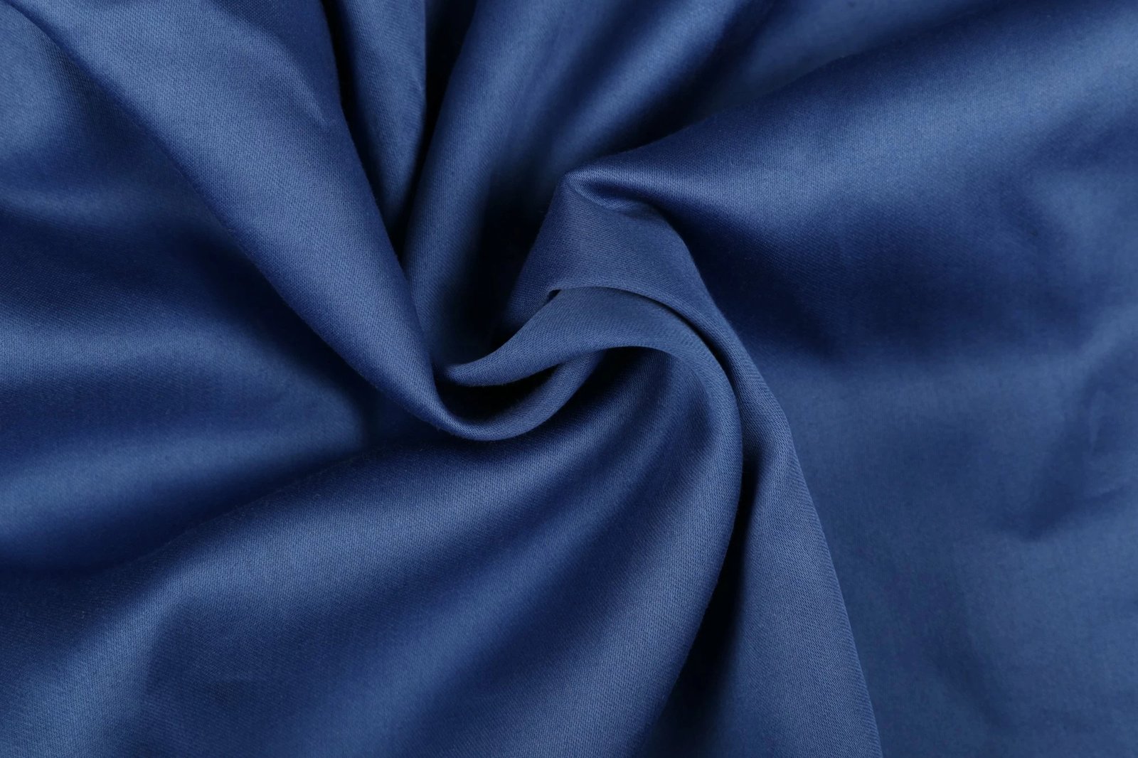 Çarçaf i shtrirë për krevat dopio, saten, ngjyrë e kaltër e errët, L'essentiel Çarçaf i shtrirë për krevat dopio, saten, ngjyrë e kaltër e errët, L'essentiel