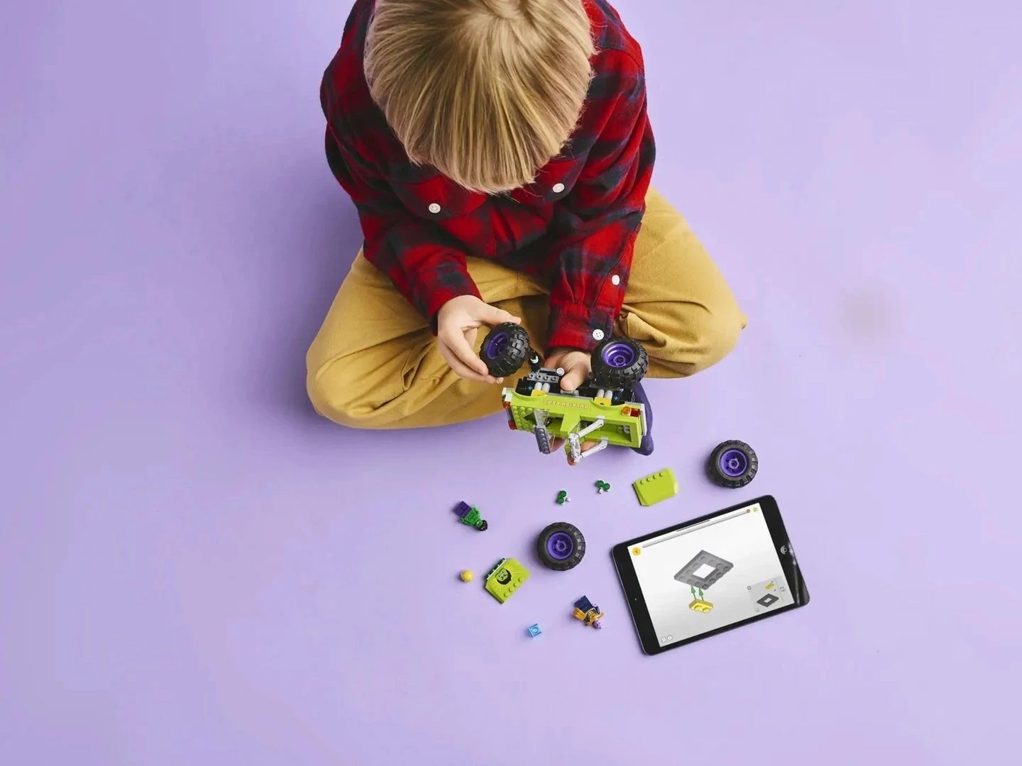 Set LEGO Marvel 76312 The Hulk Truck vs. Thanos, 2 minifigura