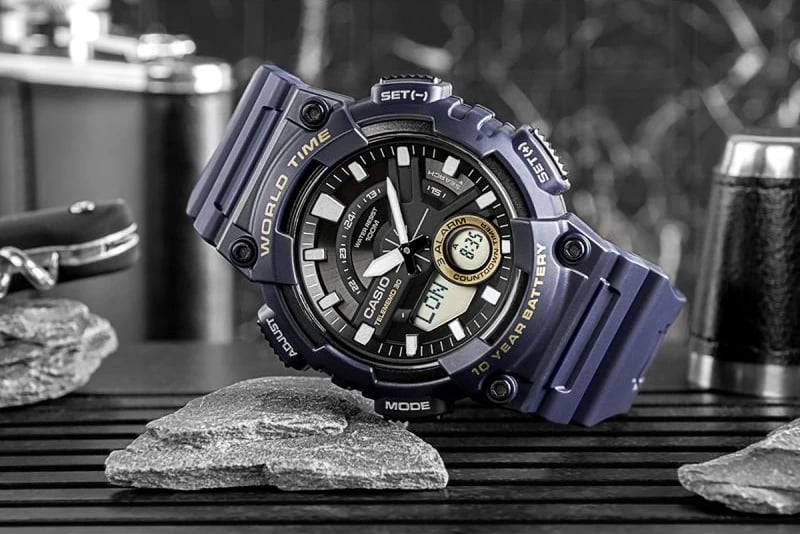 Orë dore për meshkuj CASIO, e zezë