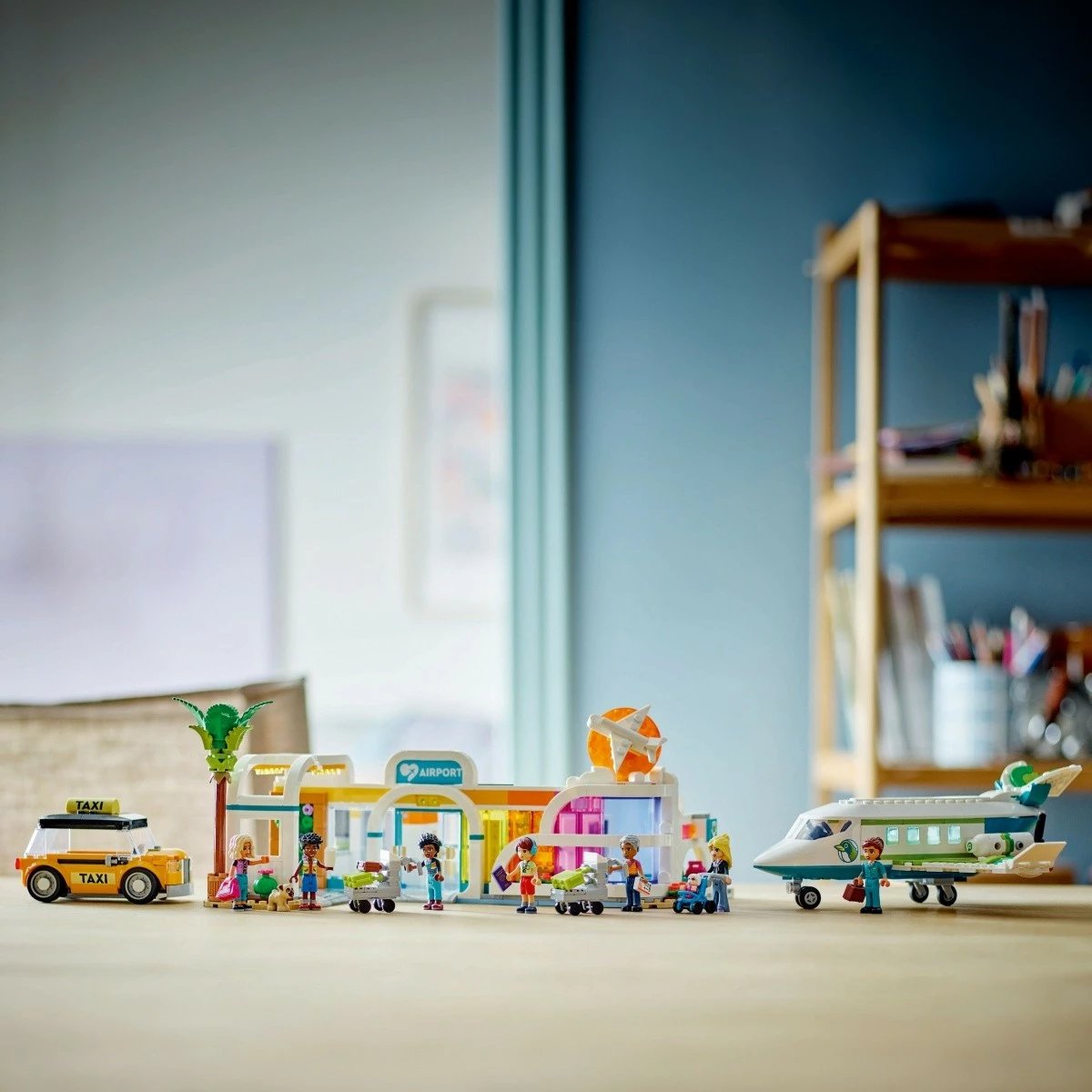 Set ndërtimi LEGO Friends 42656 Airplane and Airport in Heartlake City, 958 pjesë