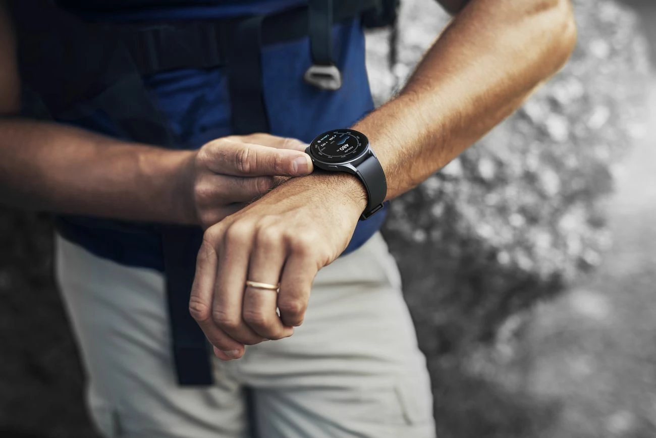 Smartwatch Hama 8900 GPS AMOLED 1.43", rrip silikoni, e zezë Smartwatch Hama 8900 GPS AMOLED 1.43", rrip silikoni, e zezë