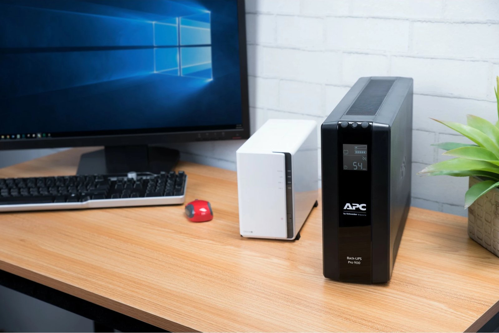 UPS APC Back-UPS PRO BR900MI, 900VA, 540 W, 6x C13, USB, LCD