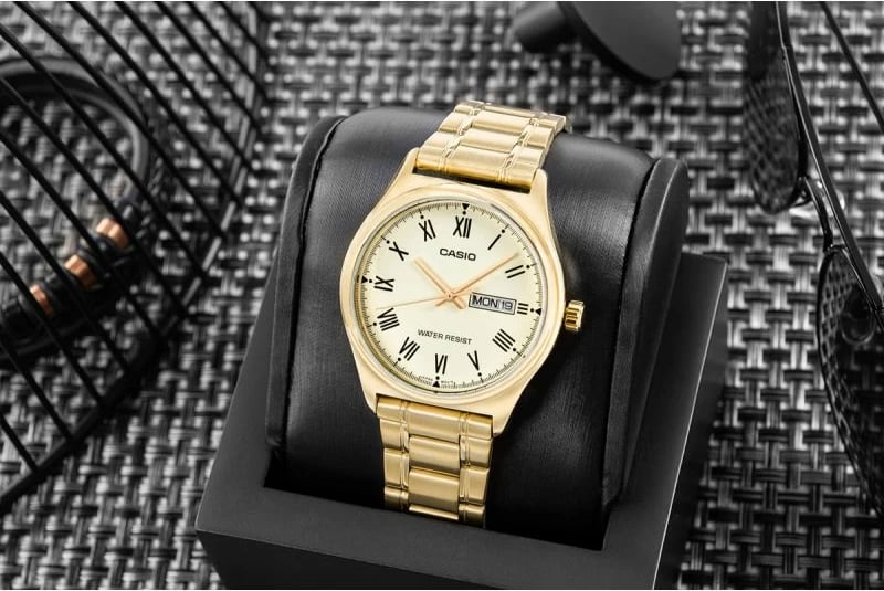 Orë dore për meshkuj CASIO, të arta