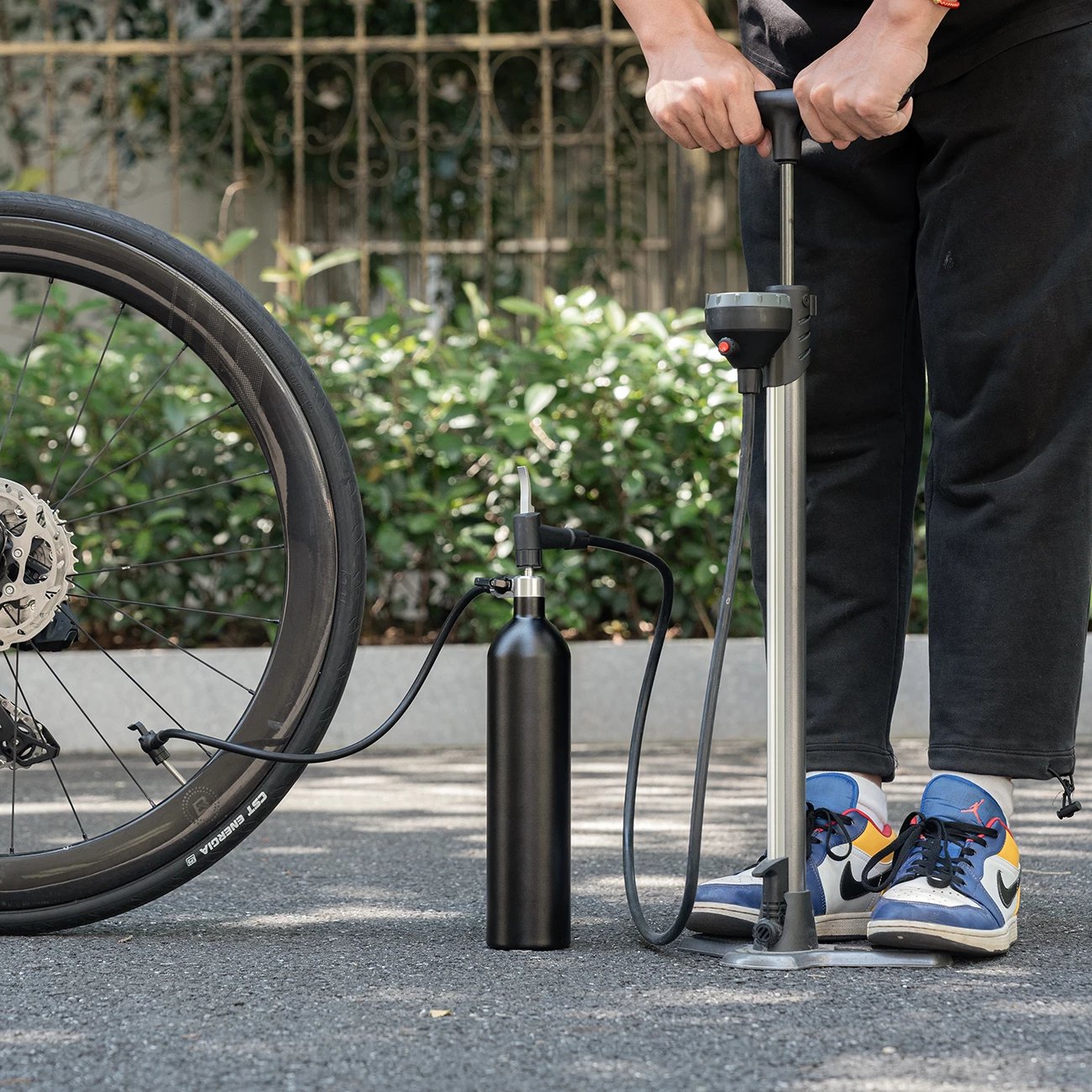 Tank presioni për goma tubeless Rockbros 42310010001, 1.2L, 200 PSI, e zezë