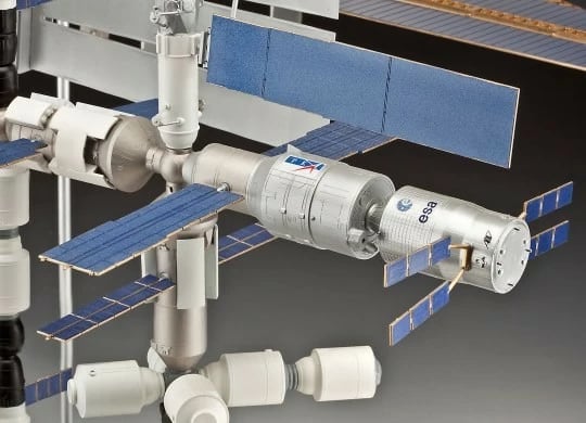 Set model plastik Revell 05651, International Space Station ISS, 1:144, 183 pjesë, Edicioni 25 vjetori Set model plastik Revell 05651, International Space Station ISS, 1:144, 183 pjesë, Edicioni 25 vjetori