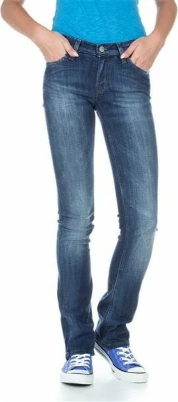 Xhinse Lee femra, të kaltra