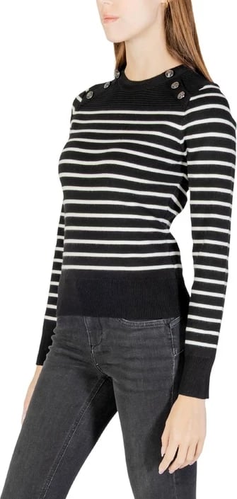 Xhemper femra Guess, i zi