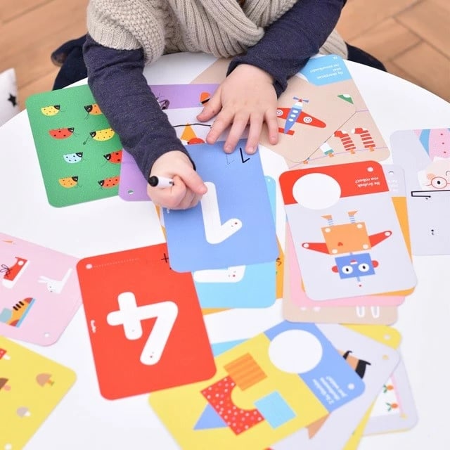 Set edukativ CzuCzu Poznaję Cyfry me libër 56 faqe dhe pisak suchościeralny, për fëmijë 3+