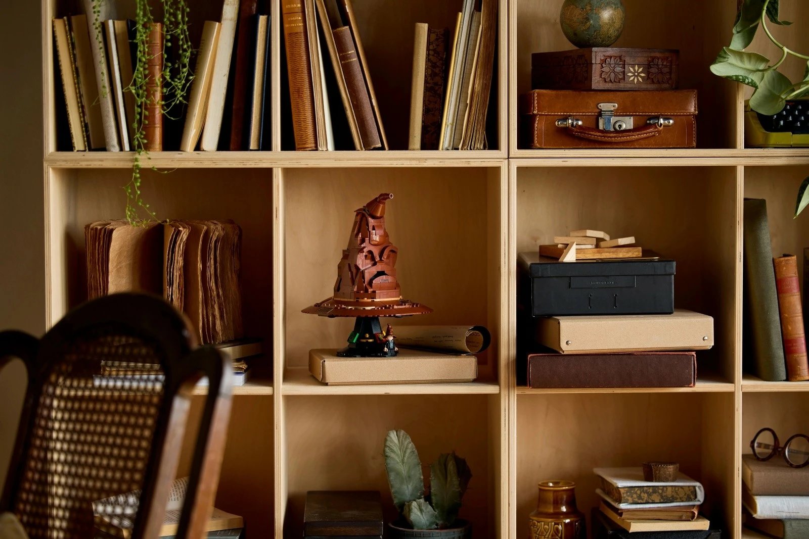 Set LEGO Harry Potter Talking Sorting Hat 76429, 561 pjesë, kafe